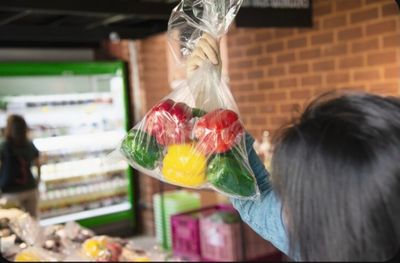 Pemprov Jateng Pastikan Tidak Ada Penimbunan Plastik Saat Harga Plastik Melonjak