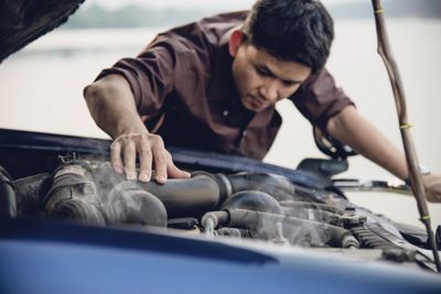 6 Tanda Radiator Rusak Sebelum Mesin Mobil Overheat