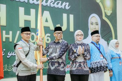 Lepas Keberangkatan Perdana Haji 2026, Gubernur Lampung Beri Tali Asih Rp1 Juta per Jemaah