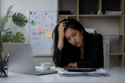 6 Cara Tetap Fokus Meski Mood Lagi Berantakan Parah!