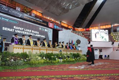 Unila Kukuhkan Dua Guru Besar Baru: Prof. Nurlaksana (Bahasa Indonesia) & Prof. Erna Dewi (Hukum Pidana)