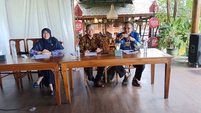 UMS Kukuhkan Dua Guru Besar, Angkat Isu UMKM dan Mental Health