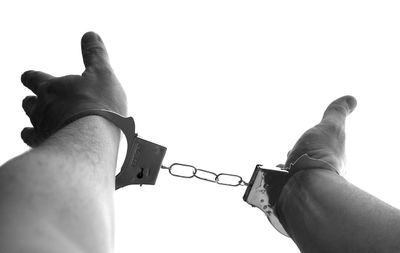 Tiga Polisi Diamankan dalam Dugaan Kasus Narkoba di Namlea, Salah Satunya Ajudan Wakil Bupati Buru
