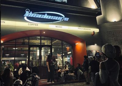 Disclosure Coffee, Ruang Nongkrong yang Satukan Kopi, Fashion, dan Kreativitas Anak Muda