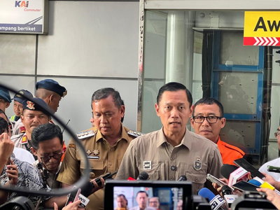 Cek Stasiun Bekasi Timur, Menteri AHY Targetkan Evakuasi Gerbong KRL Rampung Sore Ini