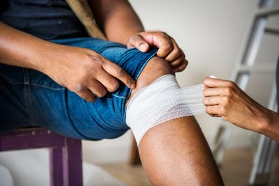 Jangan Dibiarkan, Ini Cara Bersihkan dan Rawat Luka Penderita Diabetes di Rumah!