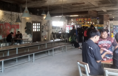 Nogokeling Suzuran , Wajah Baru Kafe Brutalist di Panji Suroso yang Siap Jadi Spot Nongkrong Ikonik