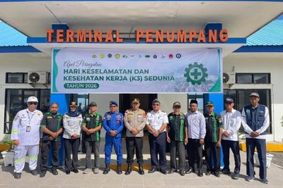 Apel Peringatan Hari K3 Sedunia di Pelabuhan Selayar, Wakapolres Tekankan Disiplin SOP Maritim