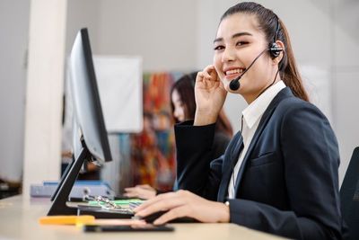 Gaji Outsourcing Berapa? Simak Penjelasan Lengkap dan Aturan Terbarunya