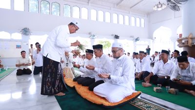 Aceh Besar Lepas 535 Calon Haji 2026, Prosesi Peusijuek Penuh Haru
