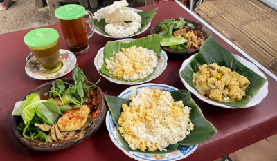 Sensasi Makan 10 Ribuan di Tengah Ladang, Pawon Sambel Kemangi Jadi Buruan Pecinta Kuliner Tradisional