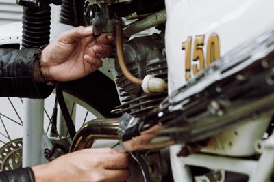 Kenapa Motor 4 Tak Tidak Pakai Oli Samping? Ternyata Ini Alasannya!