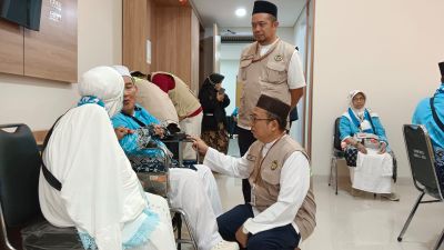 Meneladani Solidaritas Kloter BDJ 04: Pesan Kemanusiaan Kakanwil Kemenag Kalsel di Tanah Suci