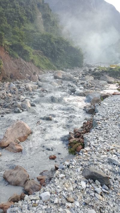 Longsor Putus Akses Waa-Banti, Warga Soroti Infrastruktur dan Dampak Limbah Tambang