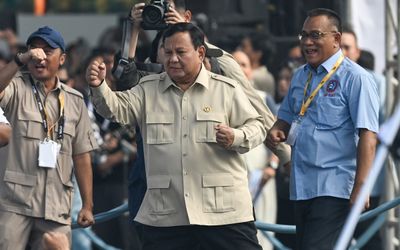 Presiden Prabowo Hadiri Peringatan Hari Buruh di Monas, Ikut Joget Diiringi Lagu Tipe-X