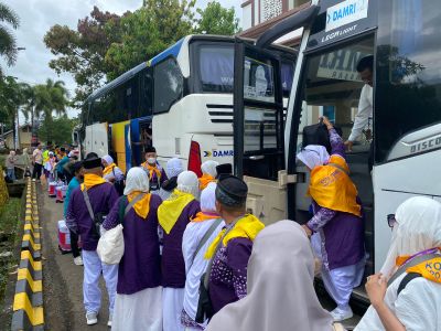 Gubernur Maluku Utara Tinjau Jemaah Haji di Makassar, Pastikan Layanan Optimal dan Salurkan Bantuan