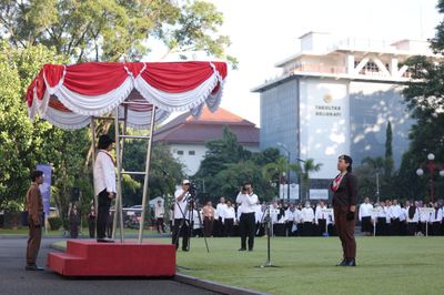 Hardiknas UGM 2026: Rektor Berikan Penghargaan ke Dosen Hingga Soroti Kesenjangan Ini