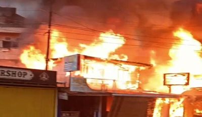 Musibah Kebakaran Melanda Kota Bukitinngi: Hanguskan Beberapa Toko dan Bangunan di Kawasan Jembes! Simak Selengkapnya