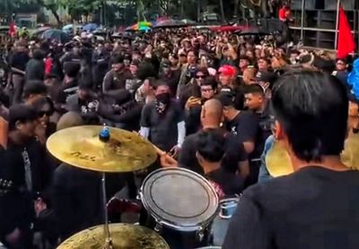 Saat Jalanan Jadi Panggung. Musik Keras Warnai May Day di Balai Kota Malang