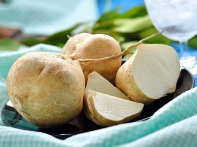 5 Masker Wajah dari Bengkuang untuk Mencerahkan Kulit Secara Alami