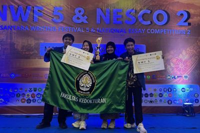 Mahasiswa Undip Borong Penghargaan Usai Sulap Limbah MBG Jadi Produk Pembersih Helm