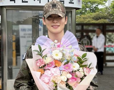 Jaehyun NCT Resmi Rampungkan Wajib Militer, Disambut Haru oleh Jungwoo