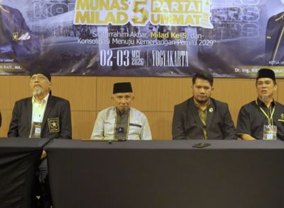 Soroti Kedekatan Presiden Prabowo - Seskab Teddy Amien Rais Minta Seskab dialihkan ke Posisi Tidak Dekat