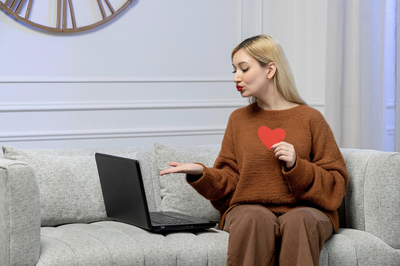 LDR Bikin Kangen Berat? Cara Sederhana Ini Bikin Pasangan Tetap Terasa Dekat Meski Terpisah Jarak