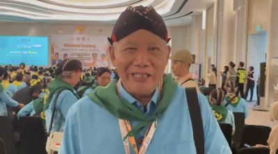 Beda dari yang Lain, Ratusan Jemaah Haji Gunungkidul Kompak Kenakan Berbau Budaya