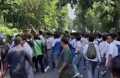Aksi Tawuran Antar Pelajar di Sekitar Stadion Mandala Krida Jogja, Dua Pelajar SMK Diamankan Polisi