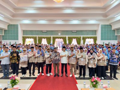 Gubernur Kaltara Lepas Keberangkatan 484 CJH, Dua Kloter Menuju Madinah dan Jeddah