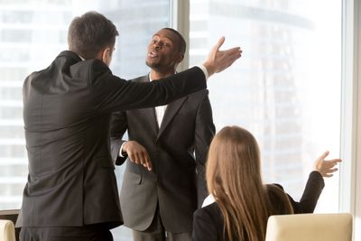 5 Tanda Atasan Gaslighting di Tempat Kerja, Jangan Sampai Terus Dimanipulasi!