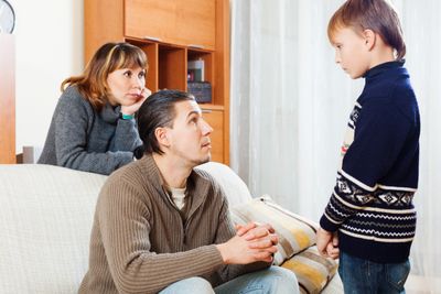 5 Cara Bikin Anak Mau Ngobrol Lagi Setelah Pengalaman Buruk, Orang Tua Wajib Tahu!