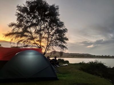 Pelukan Alam di Pantai Bugel: Pelarian Sempurna dari Riuh Rendah Dunia!