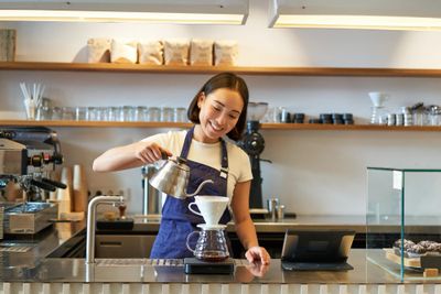 Kisaran Gaji Barista Cafe untuk Part Time dan Full Time, Segini Nominalnya