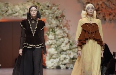 Gita Orlin Bawa Nuansa Jepang ke Runway, Koleksi Kamakura Curi Perhatian