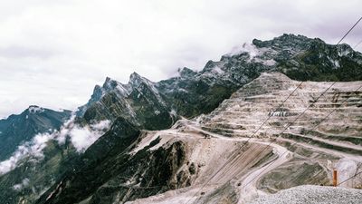 Puncak Jaya Dan Pegunungan Jayawijaya Apakah Sama?
