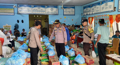 Peduli Musibah, 82 Karung Beras Disalurkan Polres Tanjab Barat ke PasarTeluk Nilau