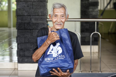 UMY Rayakan Usia 45 Tahun dengan Berbagi, Warga Sekitar Kampus Dapat Bantuan Sembako