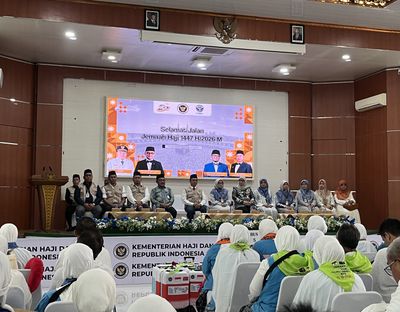 Melepas Kloter BDJ-10 ke Tanah Suci: Pesan Haru Lisa Halaby untuk Jamaah Haji Banjarbaru