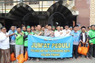 Jumling Bareng Forkopimda Kapolres Salurkan Sembako untuk Santri dan Ojol Kamtibmas