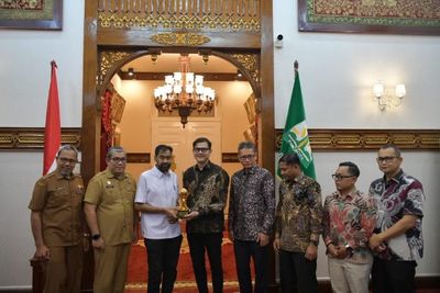 BUMD Aceh Naik Level! Mualem Sabet Penghargaan Bergengsi Nasional