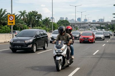 Melawan Arus Kena Tilang Berapa? Simak Besaran Denda dan Pasal yang Mengaturnya