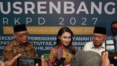 Gubernur Sherly: Jangan Biarkan Rakyat Miskin karena Jalan Putus