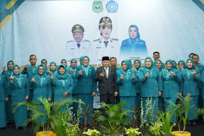 Wagub Sarbin Lantik Pengurus TP PKK Malut 2025-2030, Tekankan Peran Strategis Keluarga