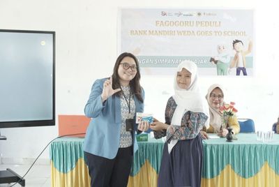 Pemkab Halteng Dorong Literasi Keuangan Pelajar Lewat Program KEJAR di SMPN 5 Wairoro