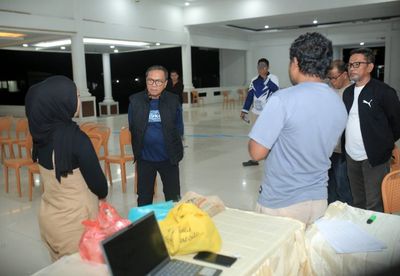 Bupati Ikram Pantau Kesiapan TPS Pilkades di Kota Weda Dini Hari