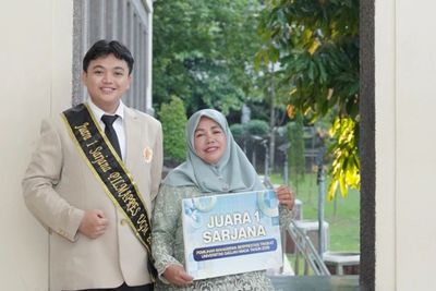 Perjalanan Deni Menuju UGM, dari Anak Buruh Tani hingga Raih Ratusan Prestasi dan Jadi Mahasiswa Berprestasi