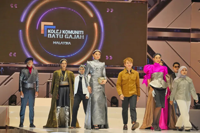 Delegasi Malaysia Curi Perhatian di ASFW 2026 UM Lewat Busana Futuristik Terinspirasi Saloma