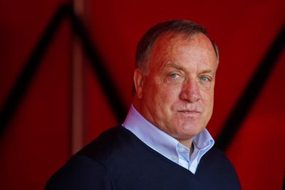 Fred Rutten Mundur, Dick Advocaat Siap Kembali Latih Curacao di Piala Dunia 2026?